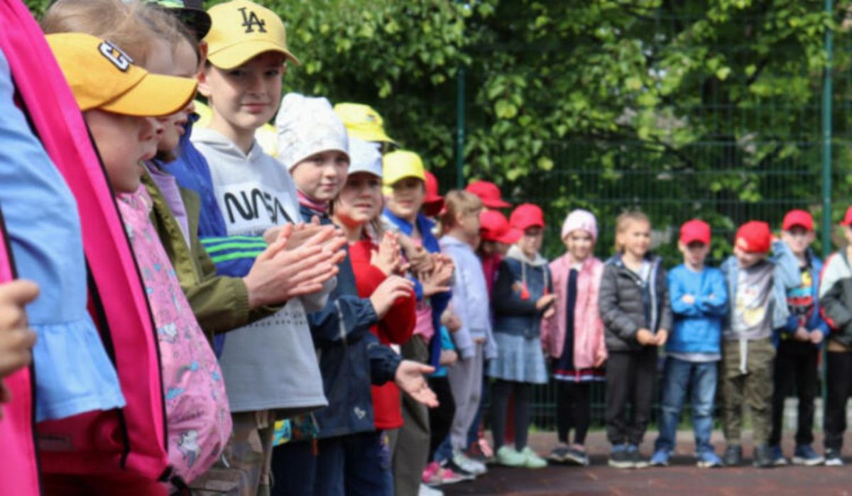 В Петербург приехали 400 детей из Мариуполя