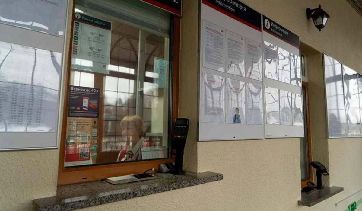 С ноября меняется режим работы билетных касс пригородных поездов в Ленобласти