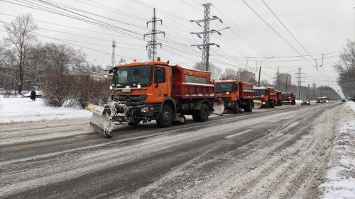 В Петербурге ожидается гололед из-за потепления, но техники на дорогах больше не стало