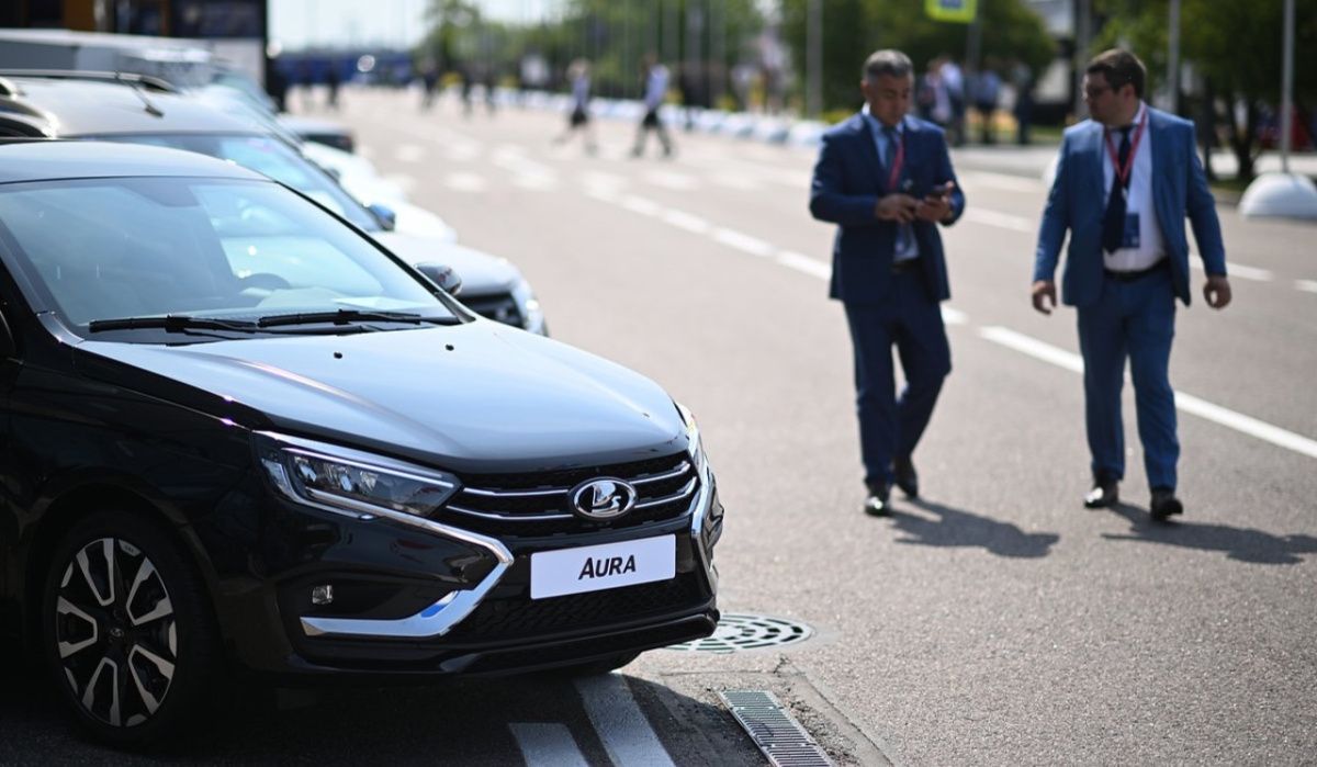 Чиновники не хотят пересаживаться на Lada Aura из-за дверей и проблем с вентиляцией