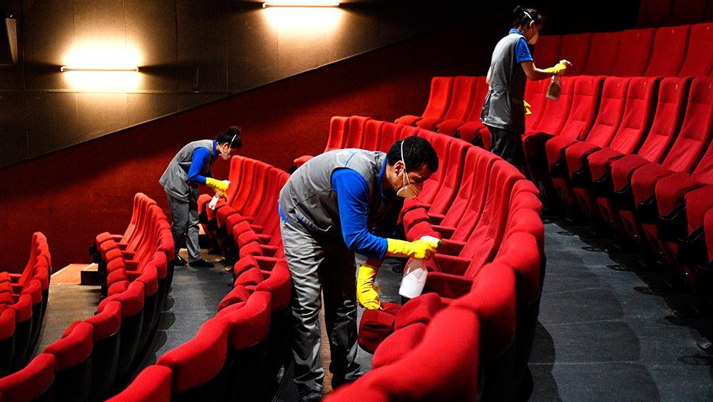 Названы условия возобновления работы театров и кинотеатров в Петербурге