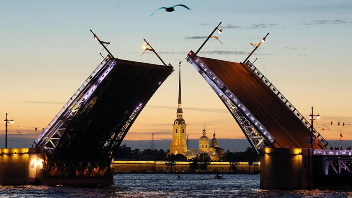 В Петербурге возобновится звуковое шоу "Поющие мосты"