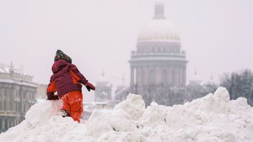 Благодаря «реформе ЖКХ имени Беглова», Новый Год петербуржцы встретят с сугробами и наледью 