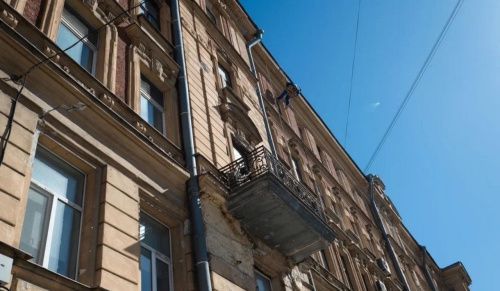 Петербург «осыпается»: Беглову напомнили про 3 тысячи аварийных балконов