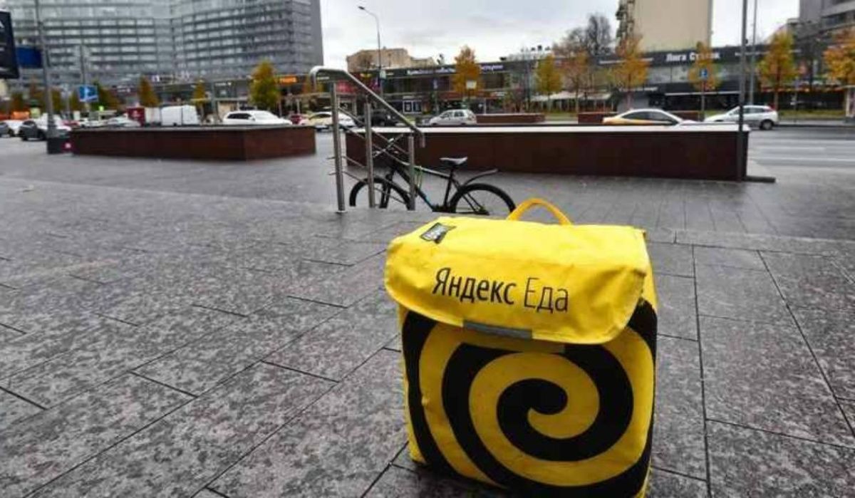 В Петербурге заработал чат-бот для жалоб на курьеров в мессенджере MAX