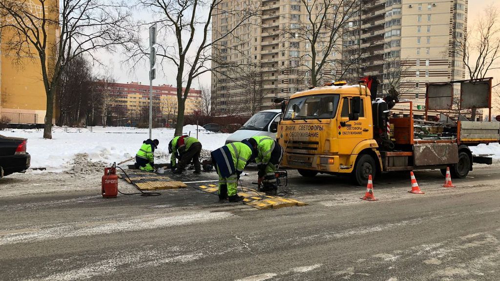 Автомобилисты Петербурга жалуются на скользкие дороги