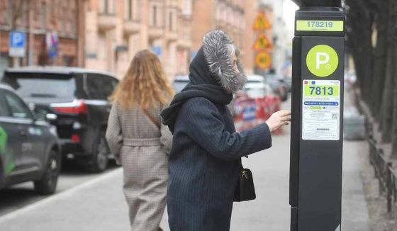 Парковка на девяти улицах Санкт-Петербурга станет дороже