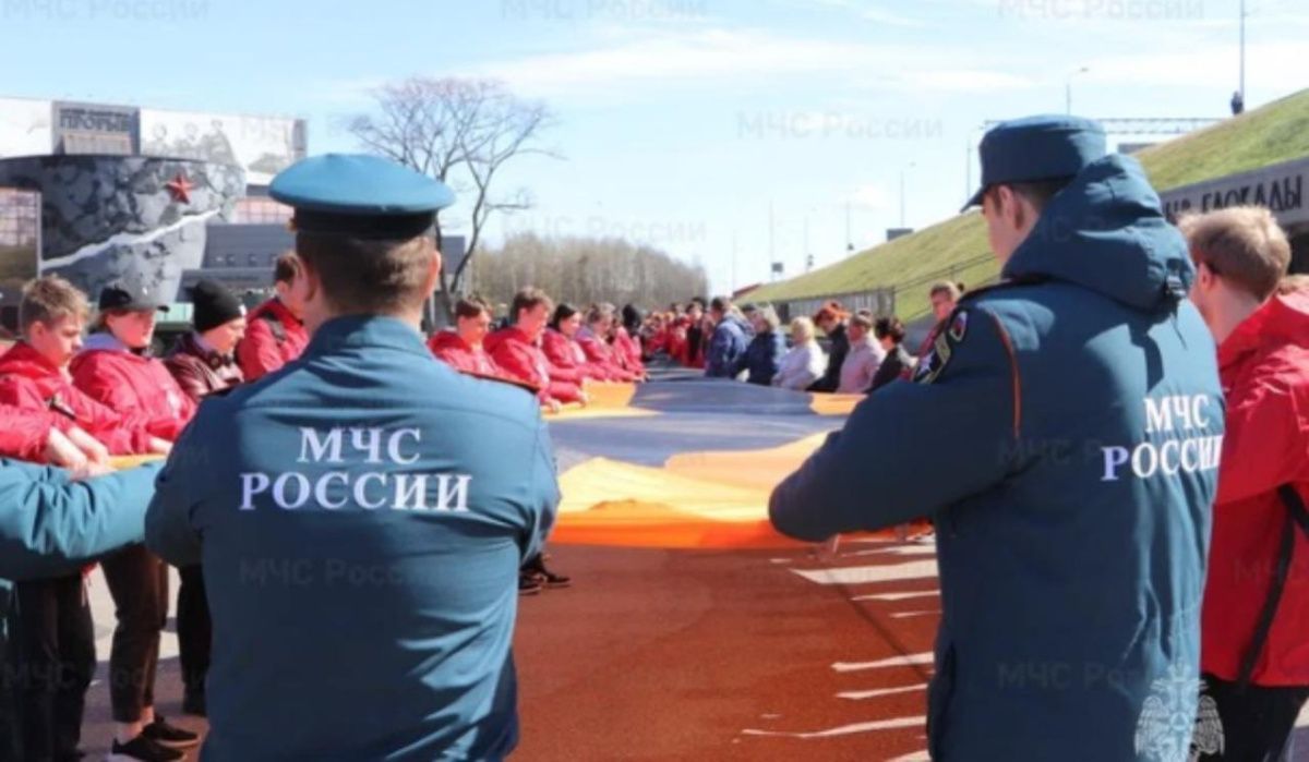 В Ленинградской области развернули 300-метровую Георгиевскую ленту