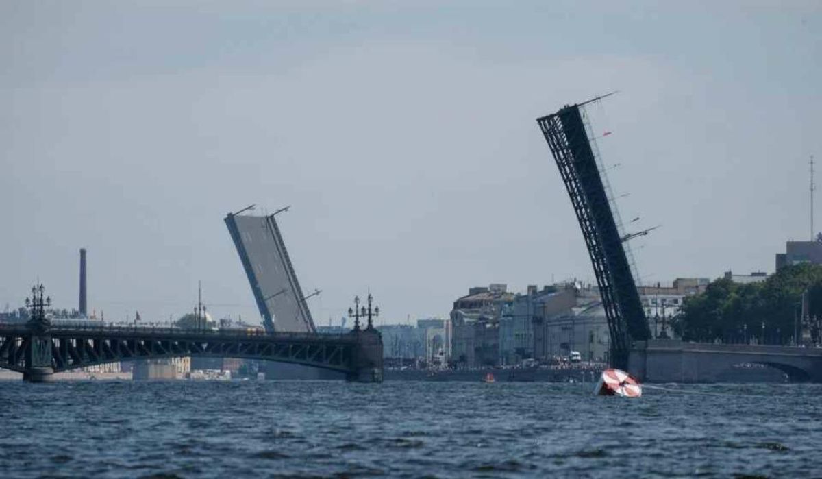 Тоннель начнут строить у моста Александра Невского в Петербурге Тоннель начнут строить у моста Александра Невского в Петербурге
