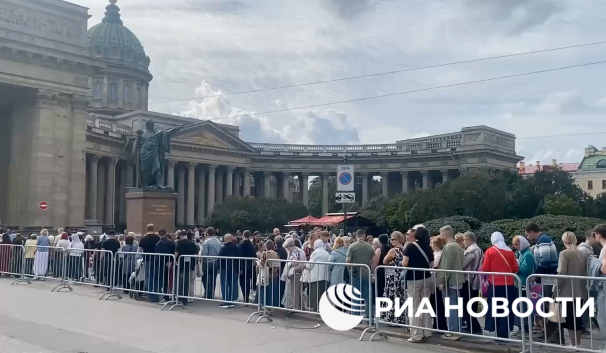 В Петербурге увеличилась очередь к мощам святителя Спиридона Тримифунтского