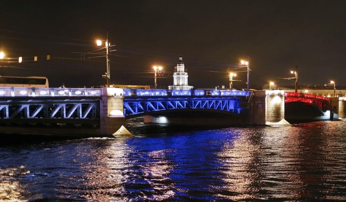  В Питере снова будет подсвечен Дворцовый мост