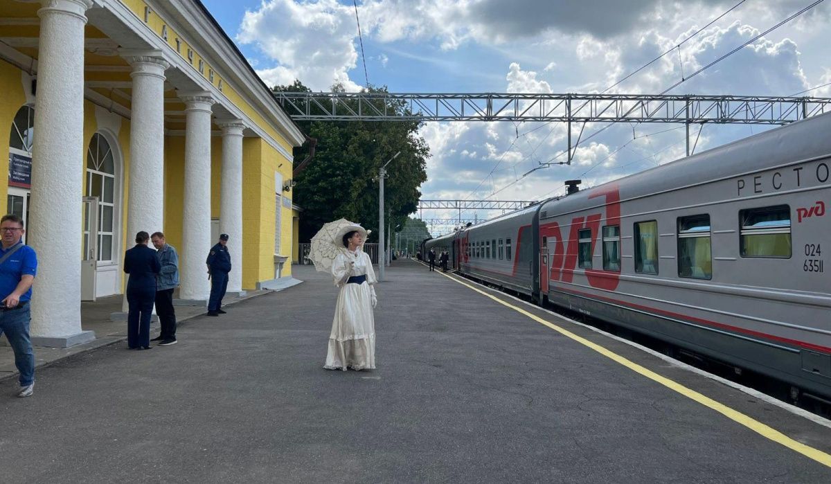 Новый туристский железнодорожный маршрут «По дороге Ольденбургских» стартовал с Балтийского вокзала Гатчины