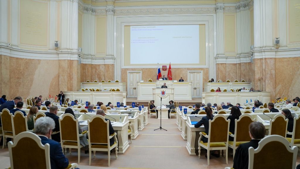 Питерские депутаты предложили штрафы до 500 тысяч рублей за рекламу секс-услуг