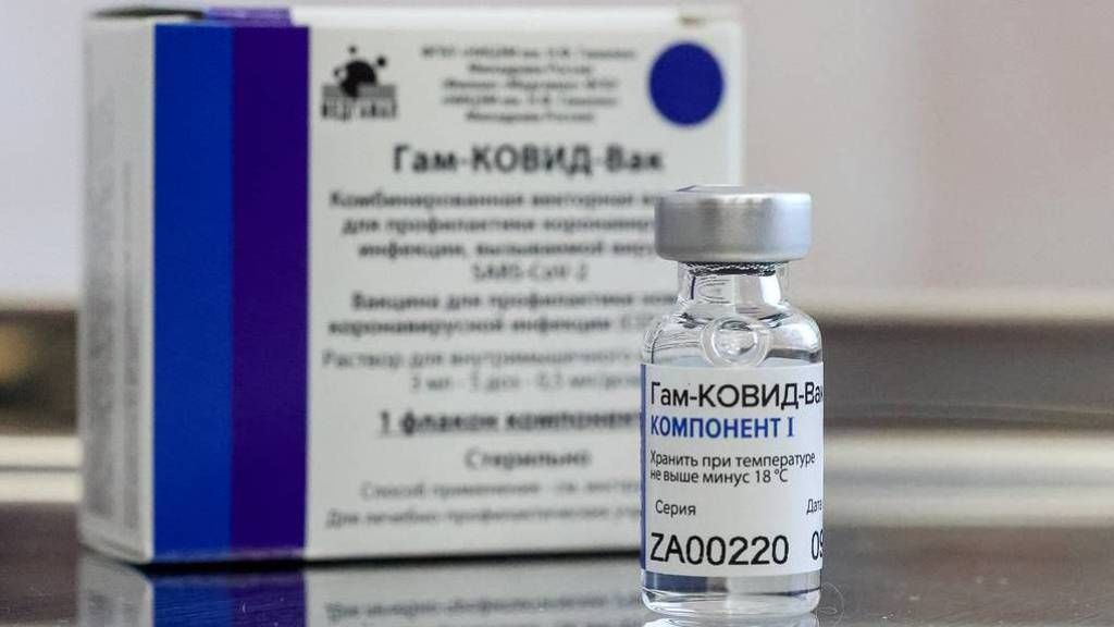 В Петербург завезли 20 тысяч доз вакцины от коронавируса