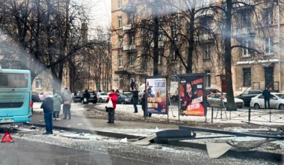 Момент смертельного ДТП с автобусом в Санкт-Петербурге сняли на видео