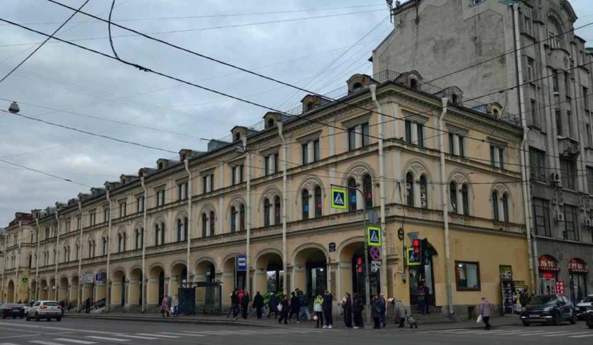 На реставрацию фасадов Апраксина двора в Петербурге уйдёт полтора года