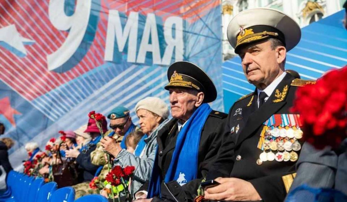 Ветераны Санкт-Петербурга смогут бесплатно пользоваться транспортом и авиаперелётами