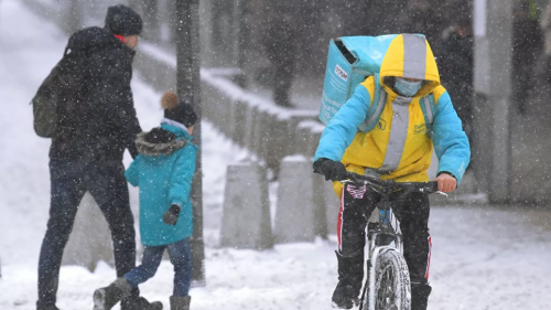 В Петербурге объявили желтый уровень опасности из-за сильного снегопада