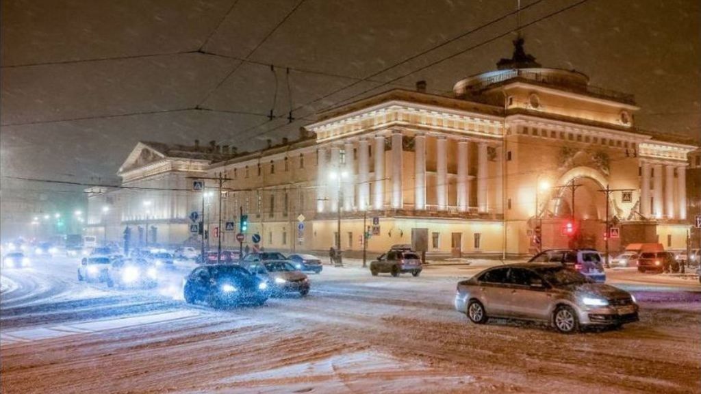 Снежный коллапс в Петербурге сменится ледяным