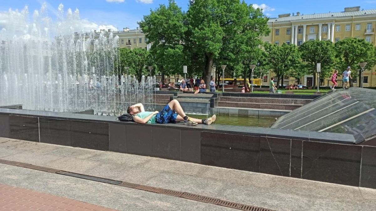 «На 7 градусов выше нормы»: петербуржцев вновь ждут жаркие выходные