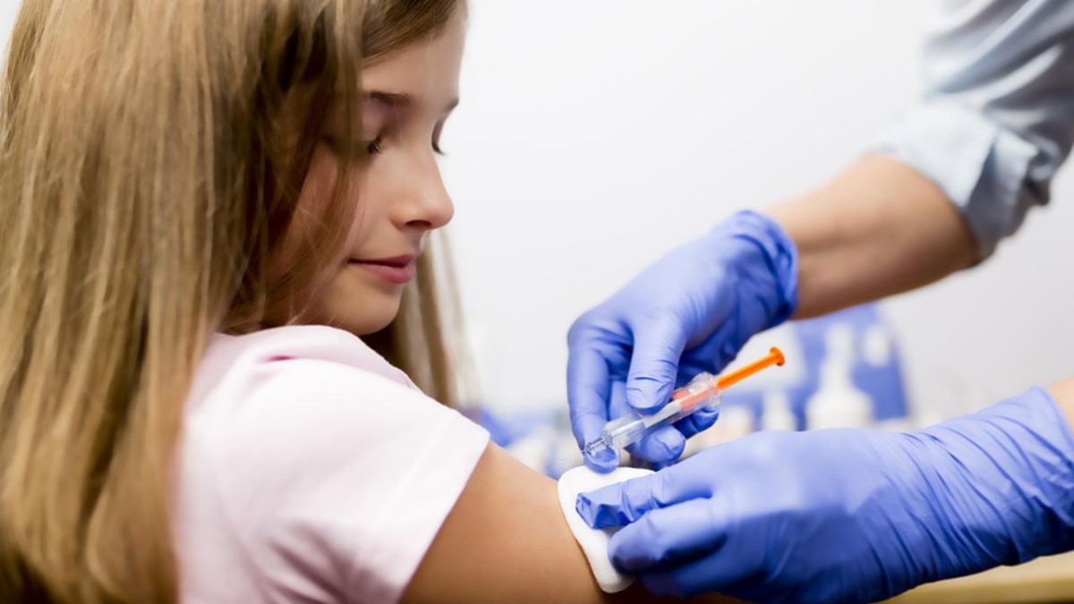 Петербург в ближайшие дни получит первую партию детской ковид-вакцины