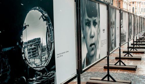 Детям Донбасса посвящается: в центре Питера открылась тематическая фотовыставка