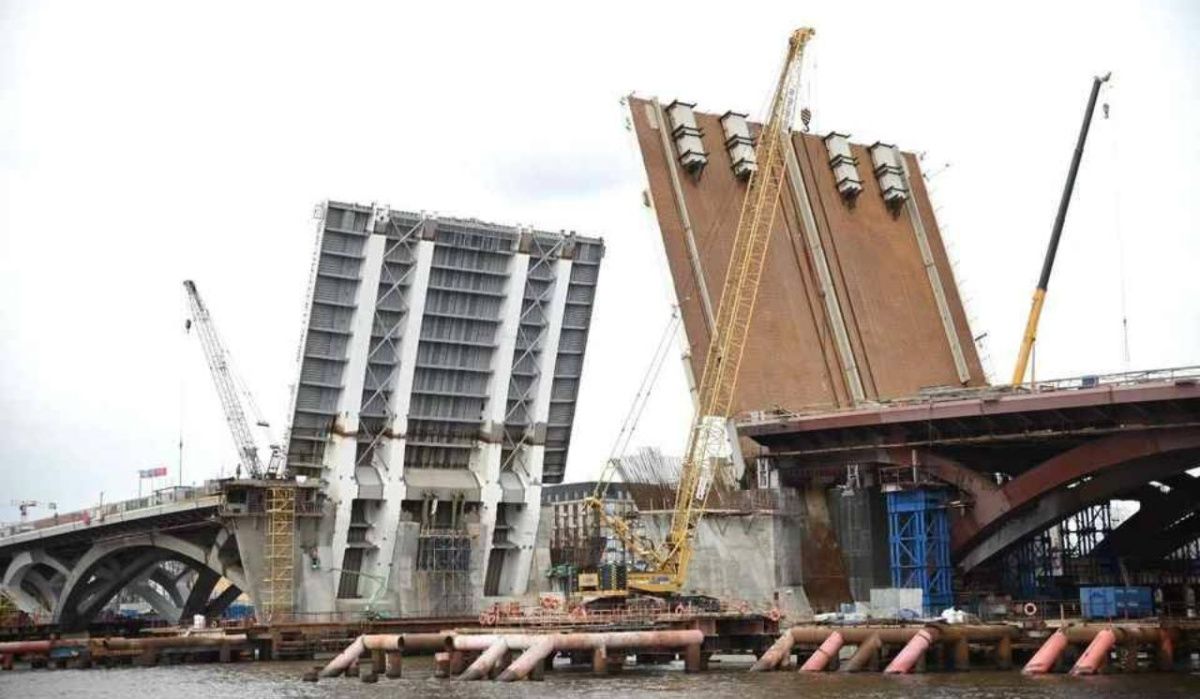 Большой Смоленский мост в Санкт-Петербурге будет разведен на месяц
