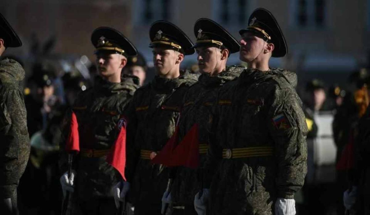 В центре Петербурга ограничат движение из-за репетиции парада ко Дню Победы