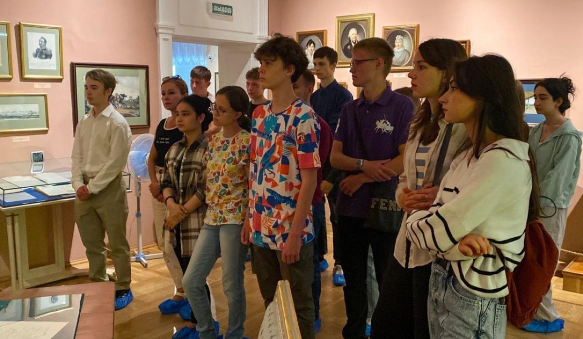 Молодогвардейцы Петербурга организовали экскурсию для детей участников СВО