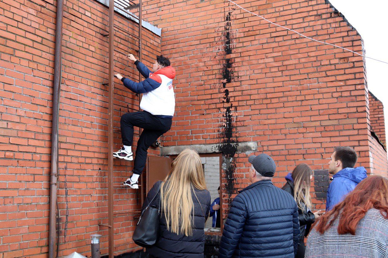 Петербургские молодогвардейцы проверили ход ремонта общежитий аграрного университета