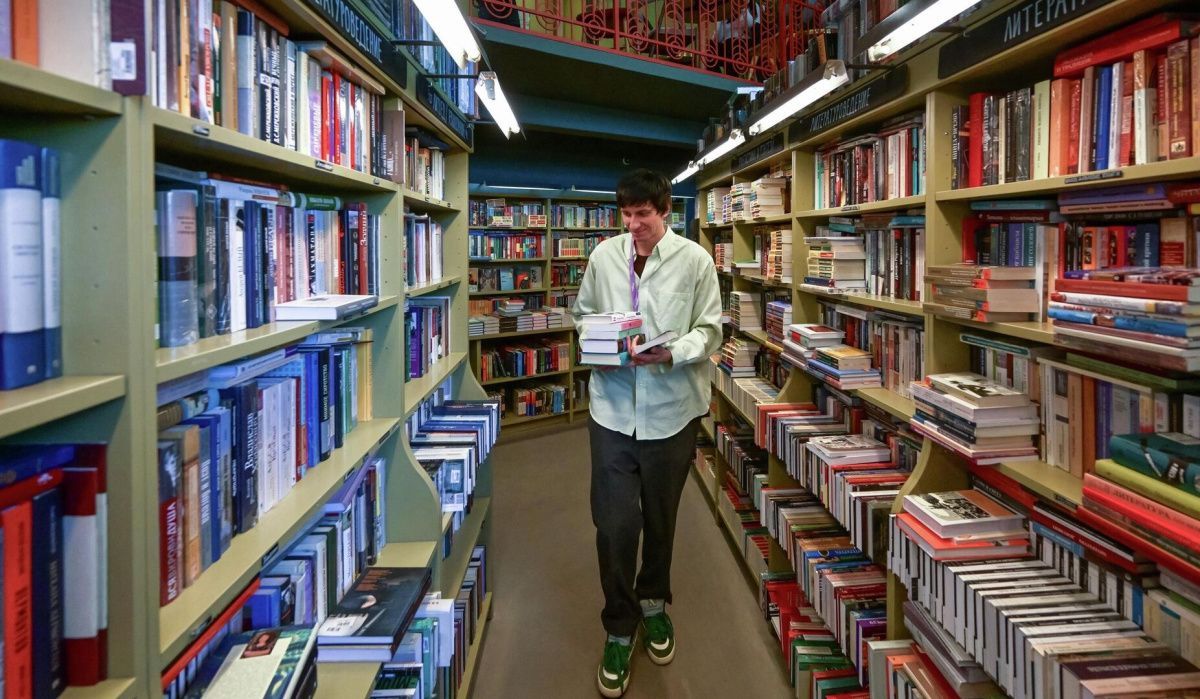 Любимые книги москвичей и петербуржцев: что читают жители двух столиц