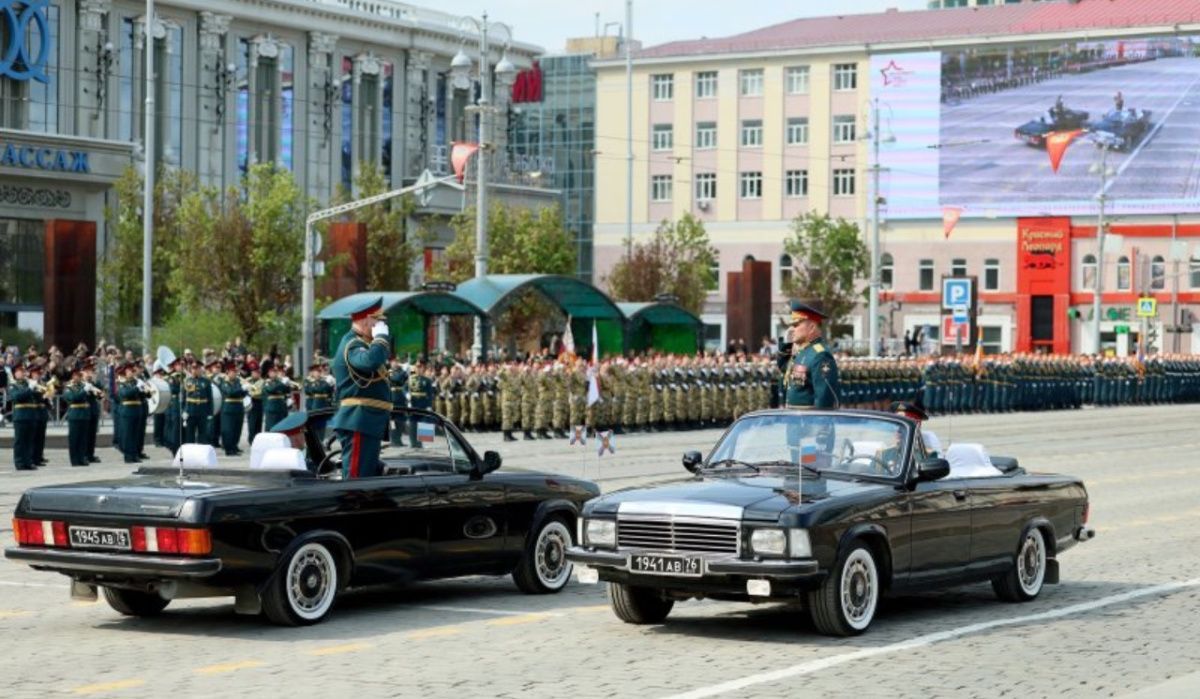 Военнослужащие продемонстрировали строевую выучку на параде Победы в Петербурге