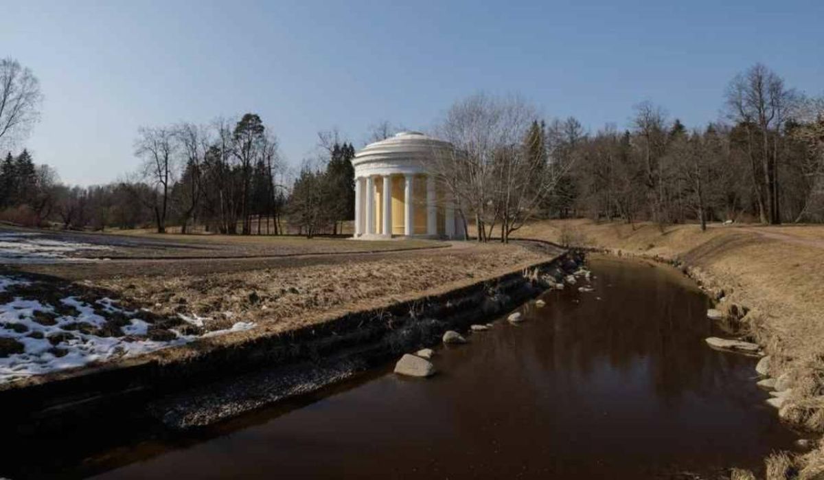 Храм Дружбы в Павловском парке Петербурга отреставрировали