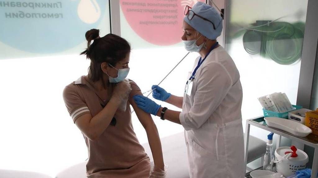 В Питер привезли 120 тысяч доз вакцины от коронавируса