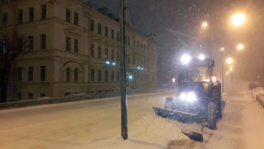 В Петербурге снова работает недостаточное количество снегоуборочной техники
