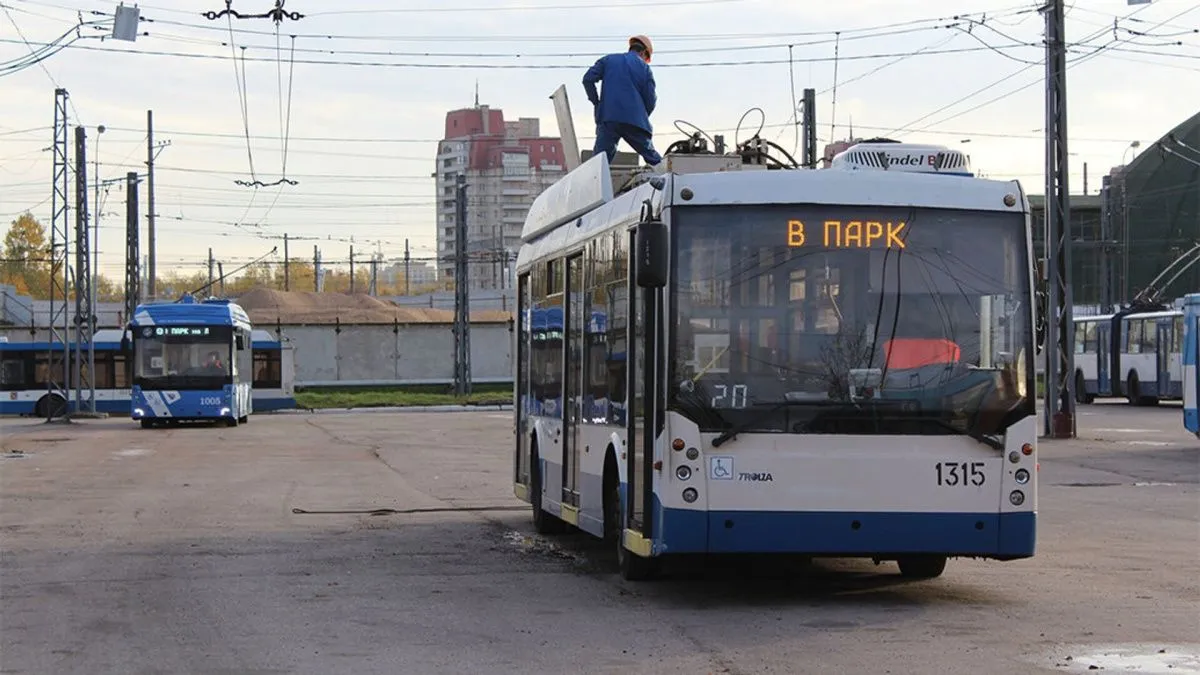 Контролерам не протиснуться: петербуржцы рассказали о «коллапсах» транспортной реформы