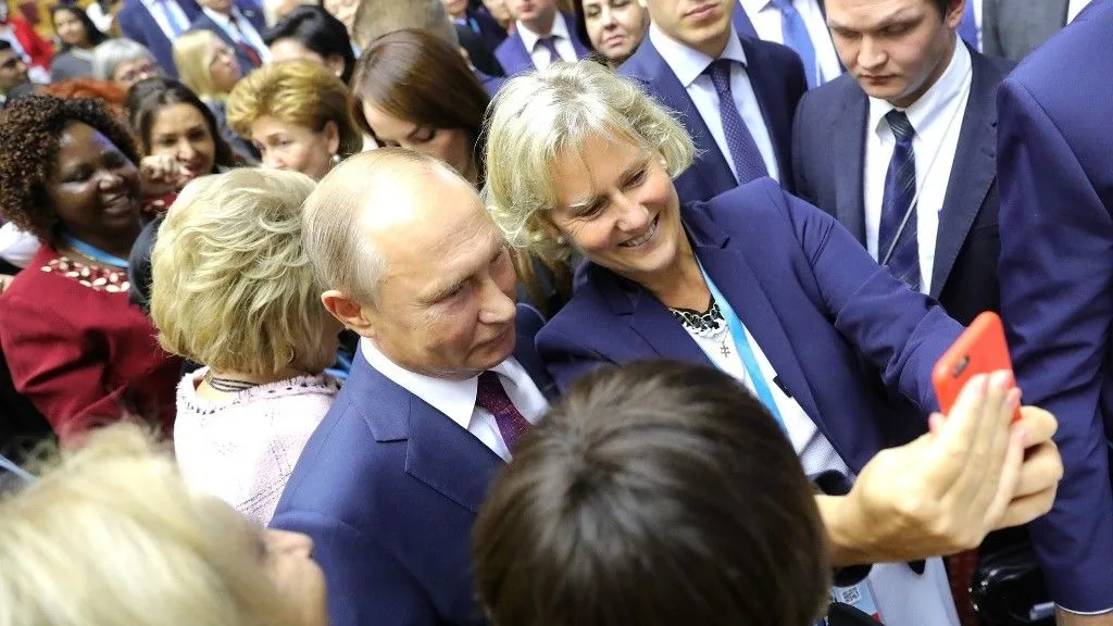 Путин в Петербурге посетит Евразийский женский форум