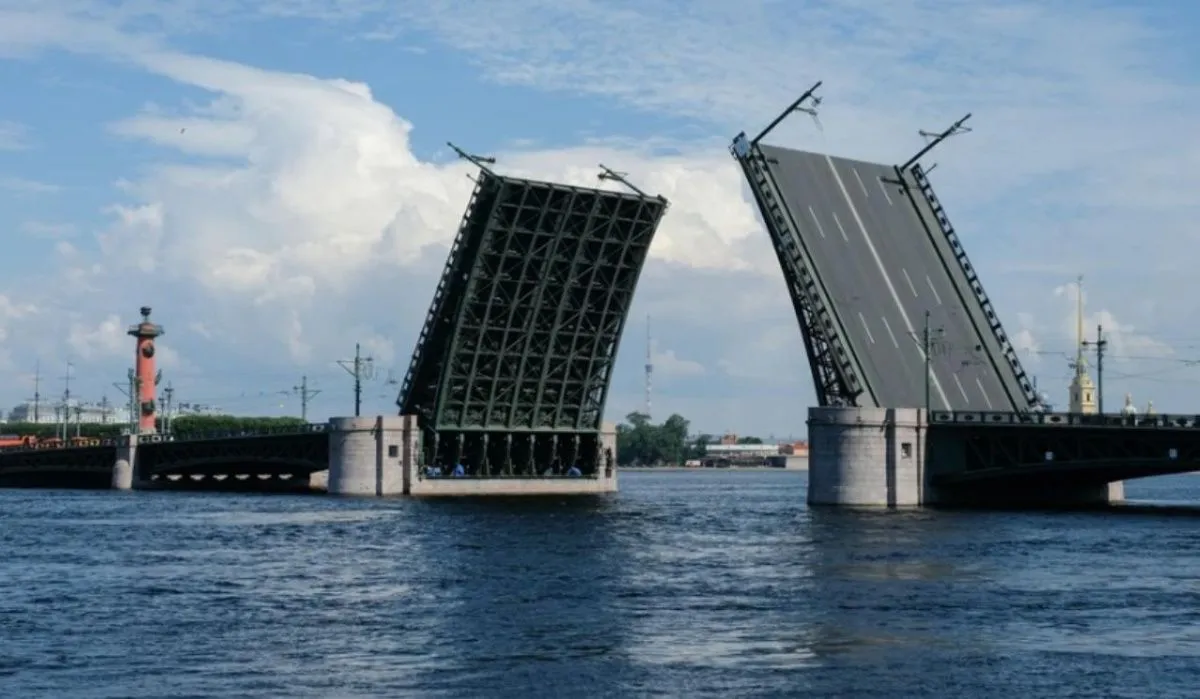 В Санкт-Петербурге график разводки Дворцового моста изменится