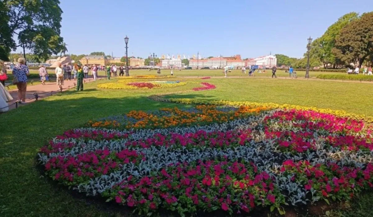 В Санкт-Петербурге Фестиваль цветов посвятили Году педагога и наставника