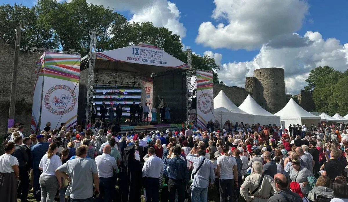Этнокультурный фестиваль «Россия – созвучие культур» открылся в Ленобласти