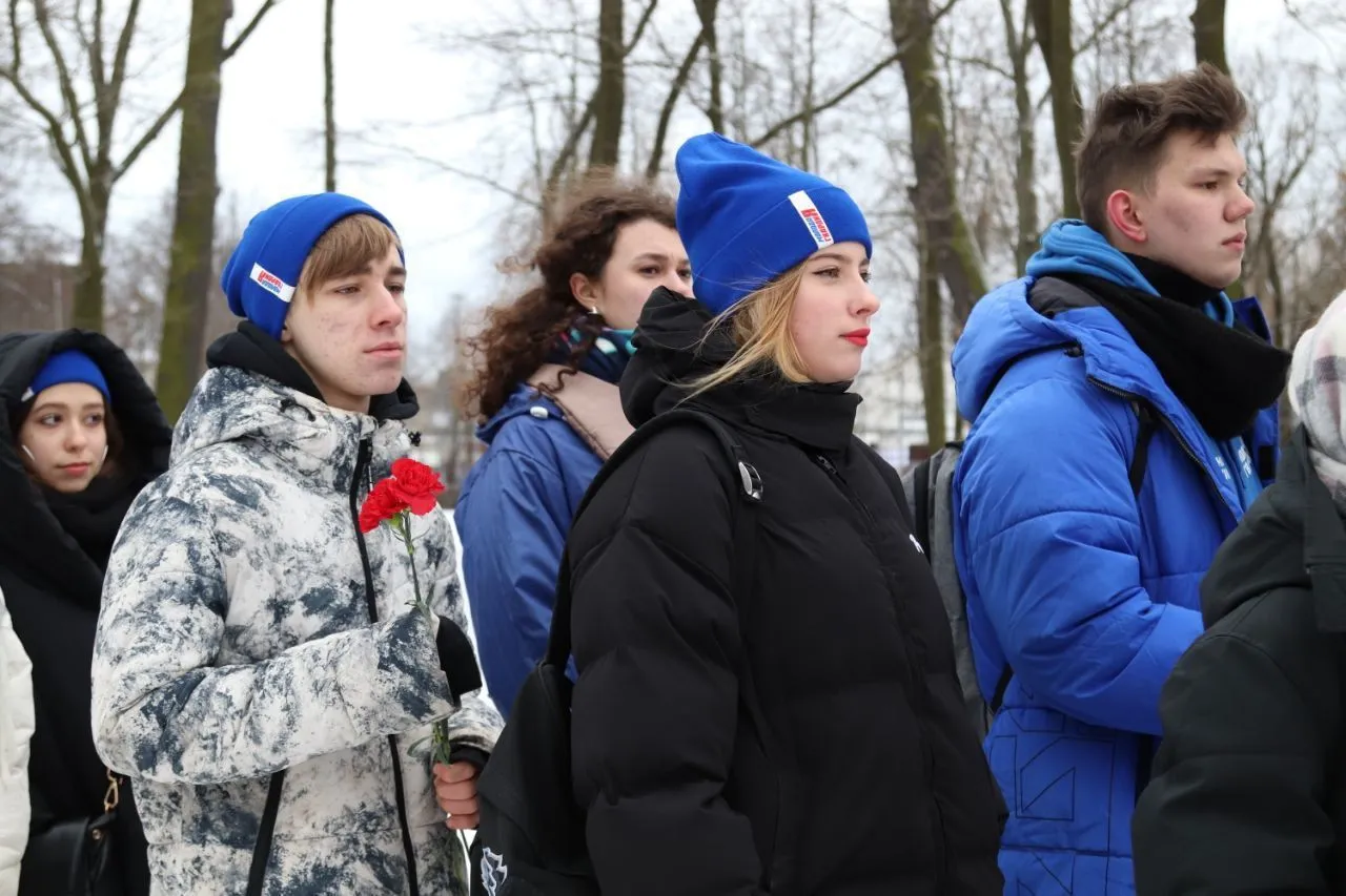 Петербургские активисты почтили память молодогвардейцев-героев Краснодона