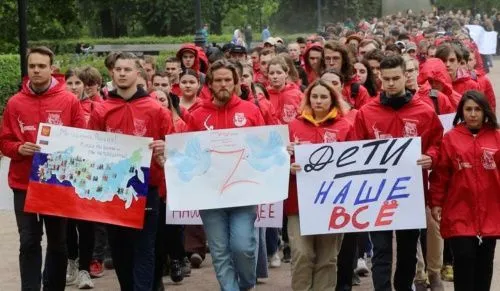 В Санкт-Петербурге провели флешмоб в поддержку детей Донбасса