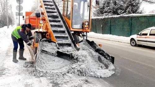 Тямшанский оценил качество уборки снега в Петербурге на двойку