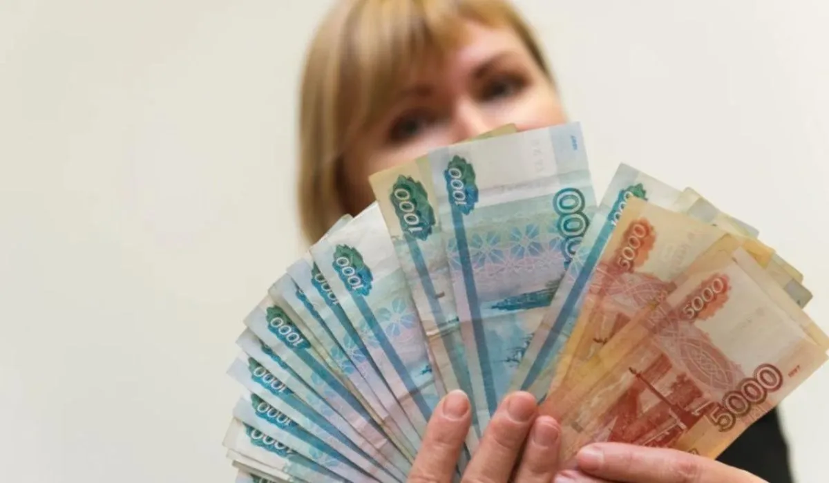 В Петербурге изменилась средняя зарплата за июль