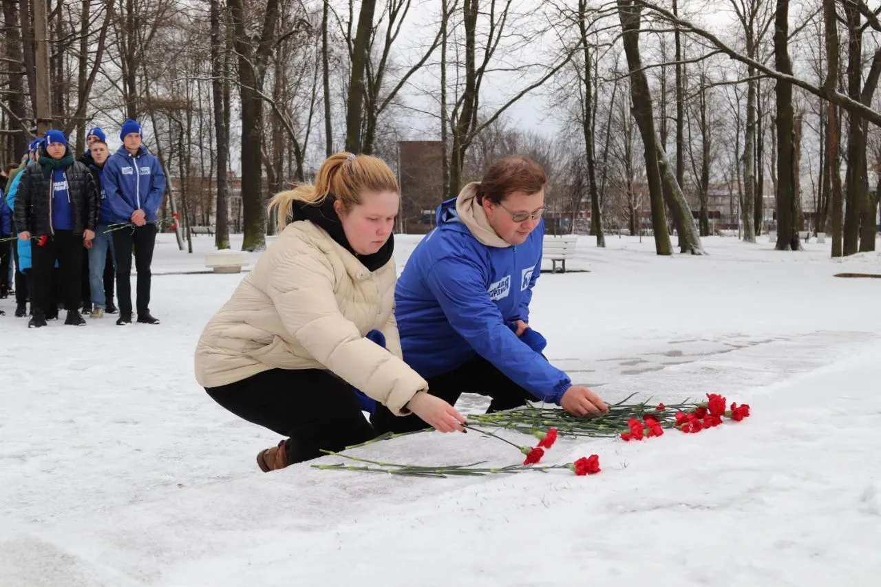 Петербургские активисты почтили память молодогвардейцев-героев Краснодона