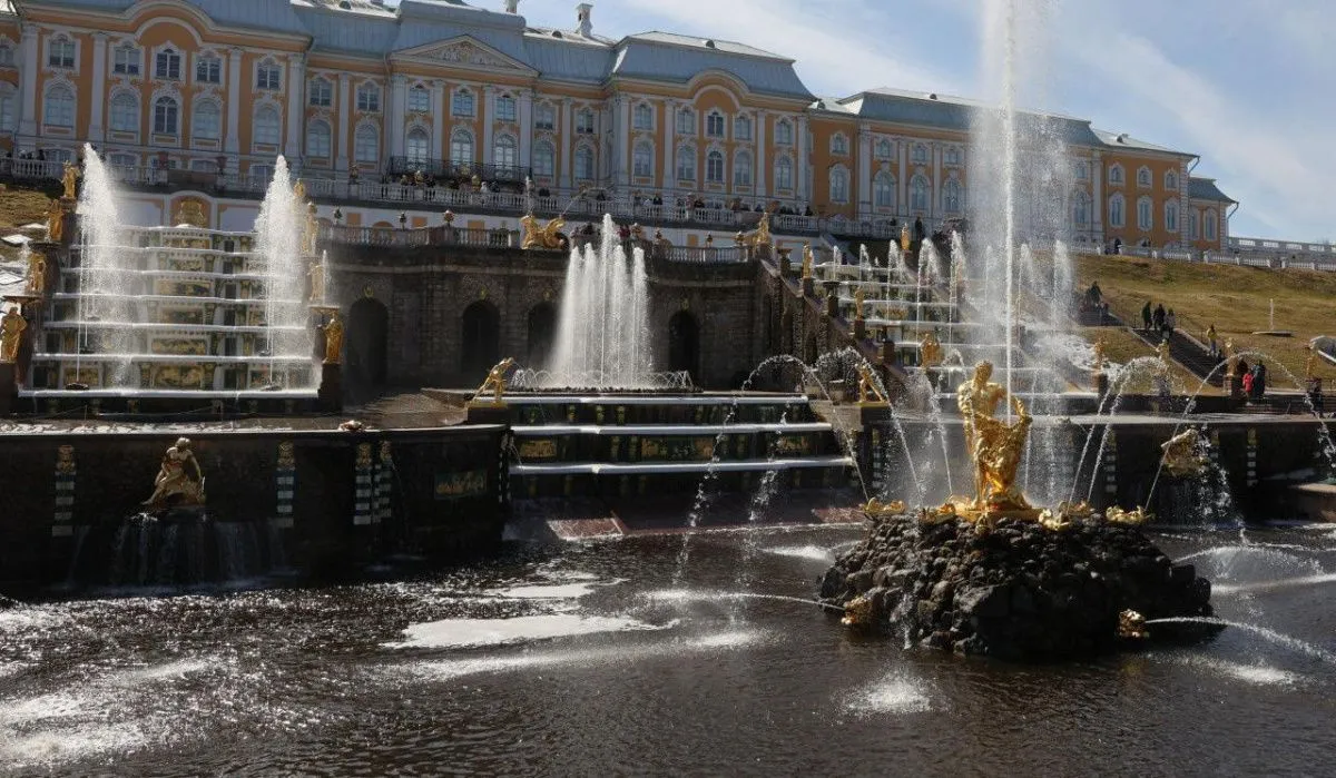 В Санкт-Петербурге начали работать фонтаны 
