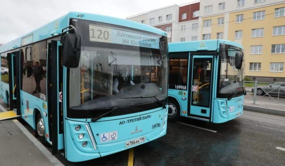 Петербуржцы с 1 июня смогут самостоятельно открывать двери в автобусах