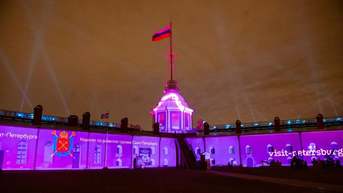 Грандиозное световое шоу подготовили для петербуржцев