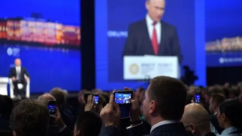 Путин поприветствовал участников ПМЭФ-2021