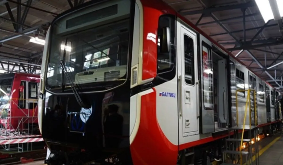Петербуржцы раскритиковали новые вагоны метро без кондиционеров и USB